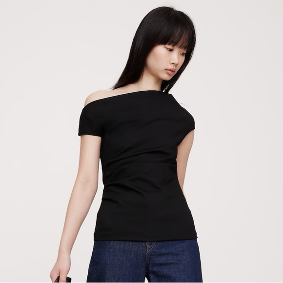 NWT! Banana Republic Black Everywhere Ponte One-Shoulder Top - Size Small 🗺️